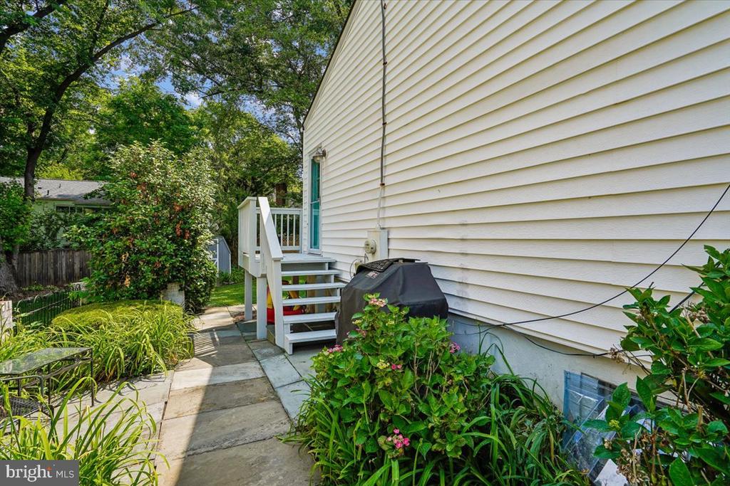 11111 LUND PLACE
