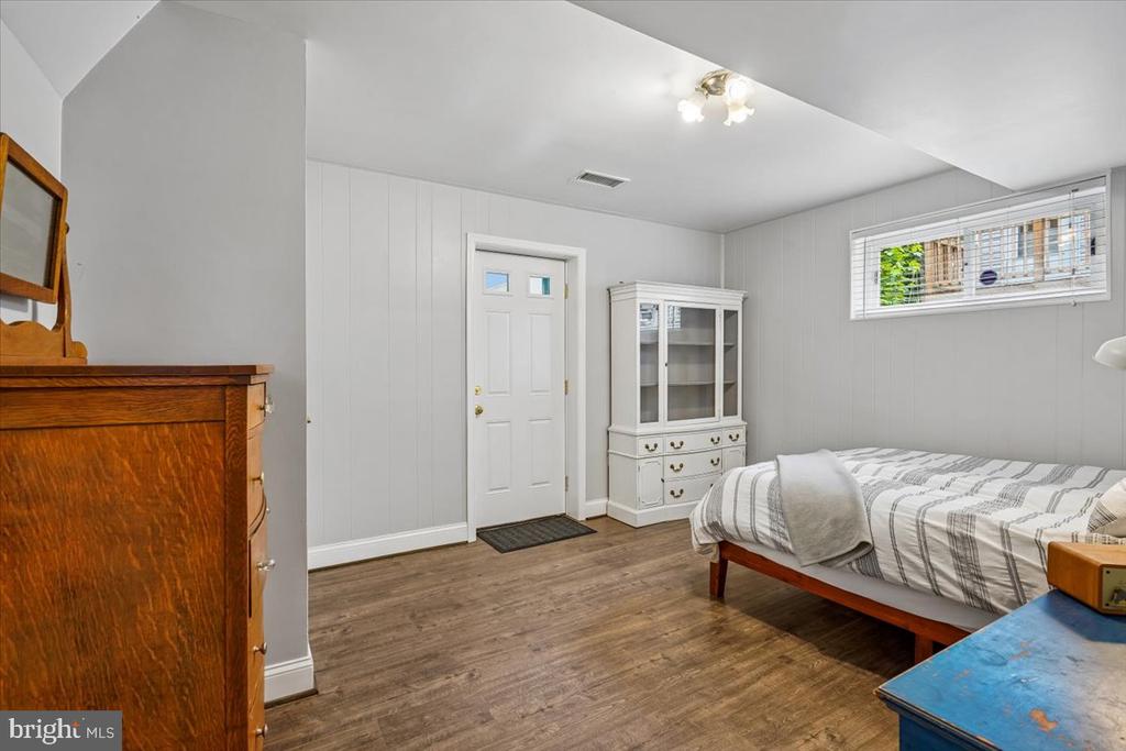 11111 LUND PLACE