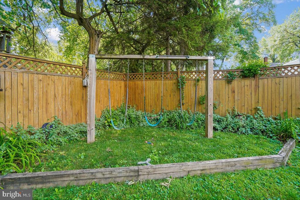 11111 LUND PLACE