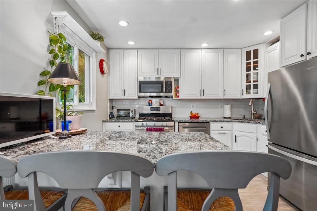 11111 LUND PLACE