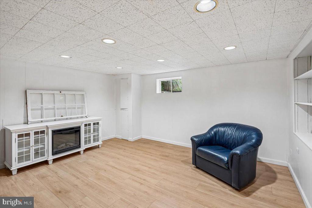 11111 LUND PLACE