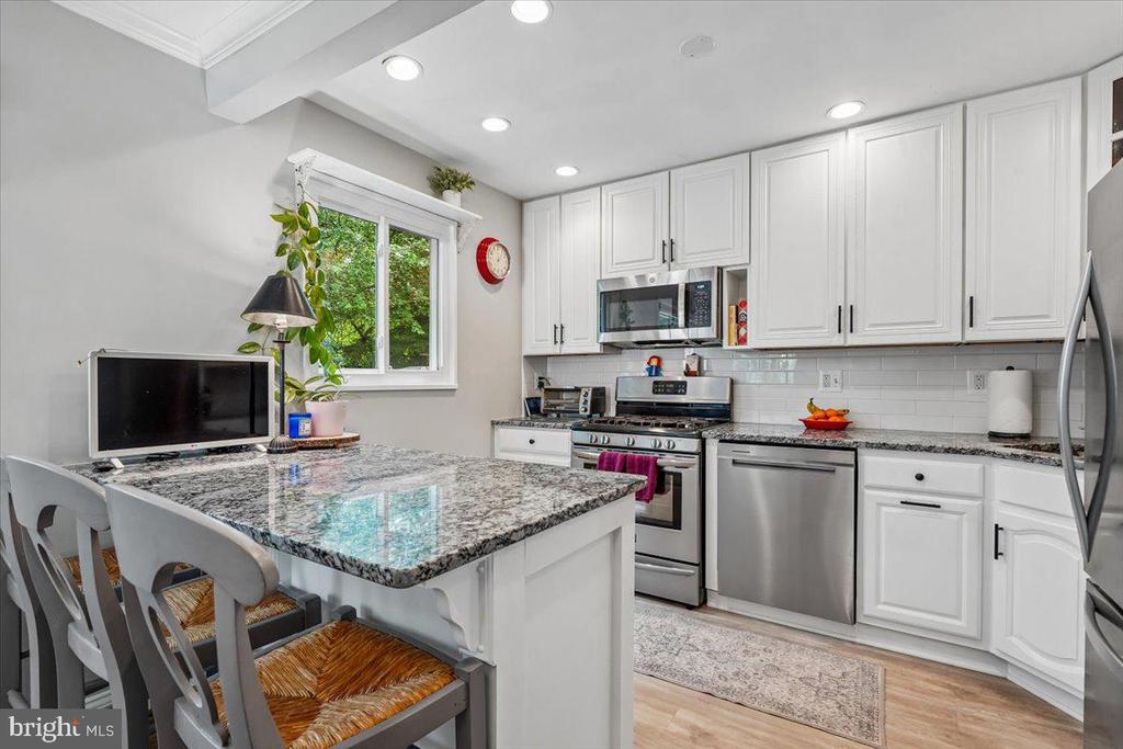 11111 LUND PLACE