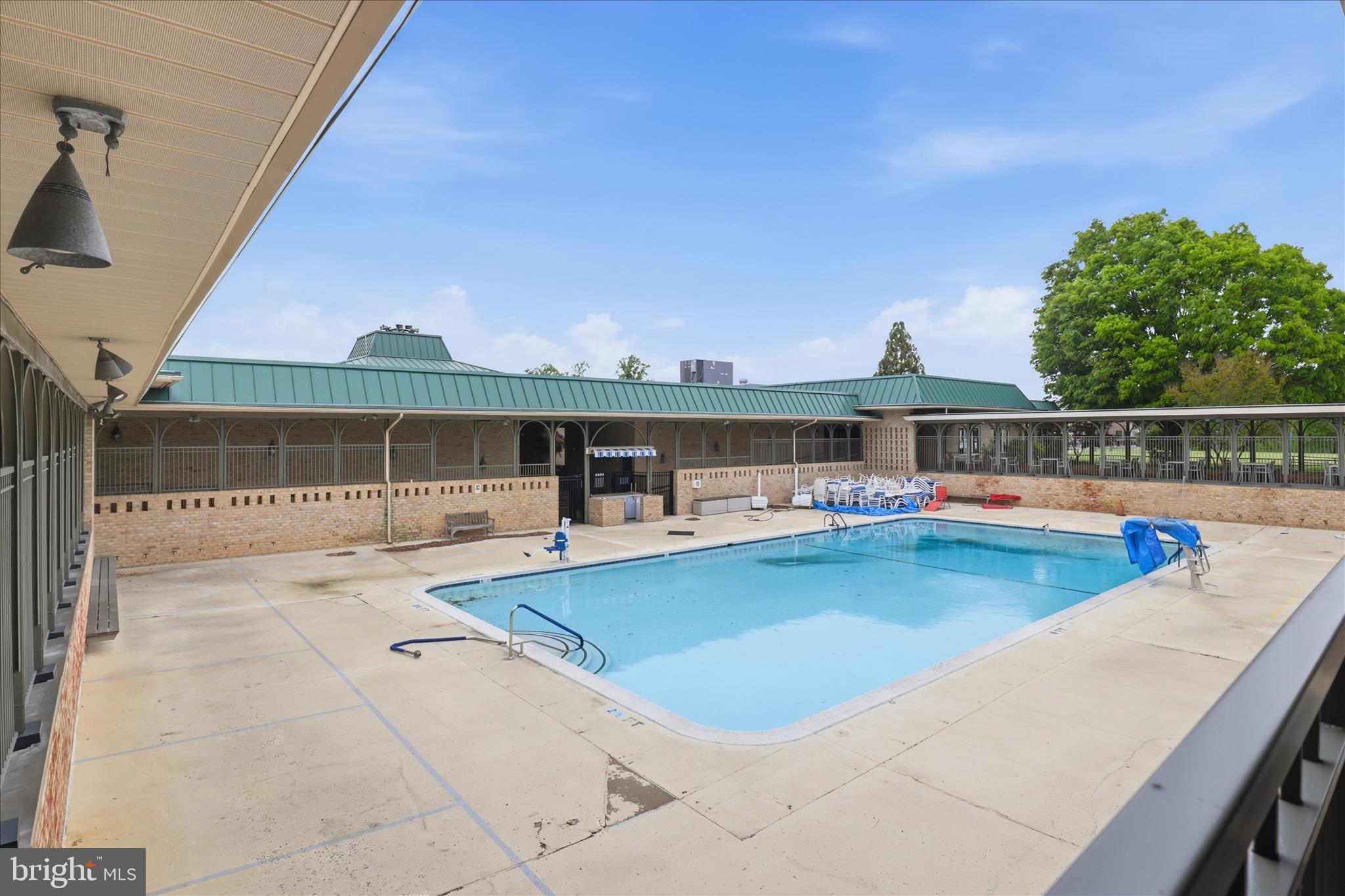 15300 PINE ORCHARD DRIVE 85-2E