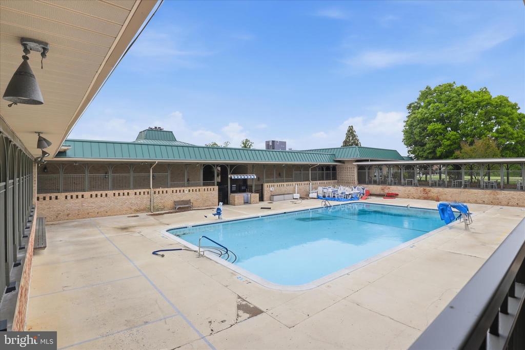 15300 PINE ORCHARD DRIVE 85-2E
