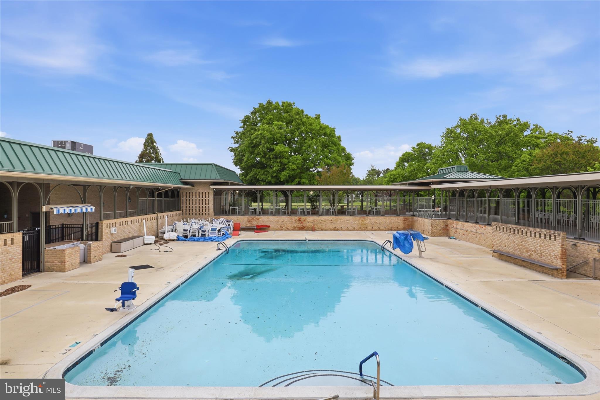 15300 PINE ORCHARD DRIVE 85-2E