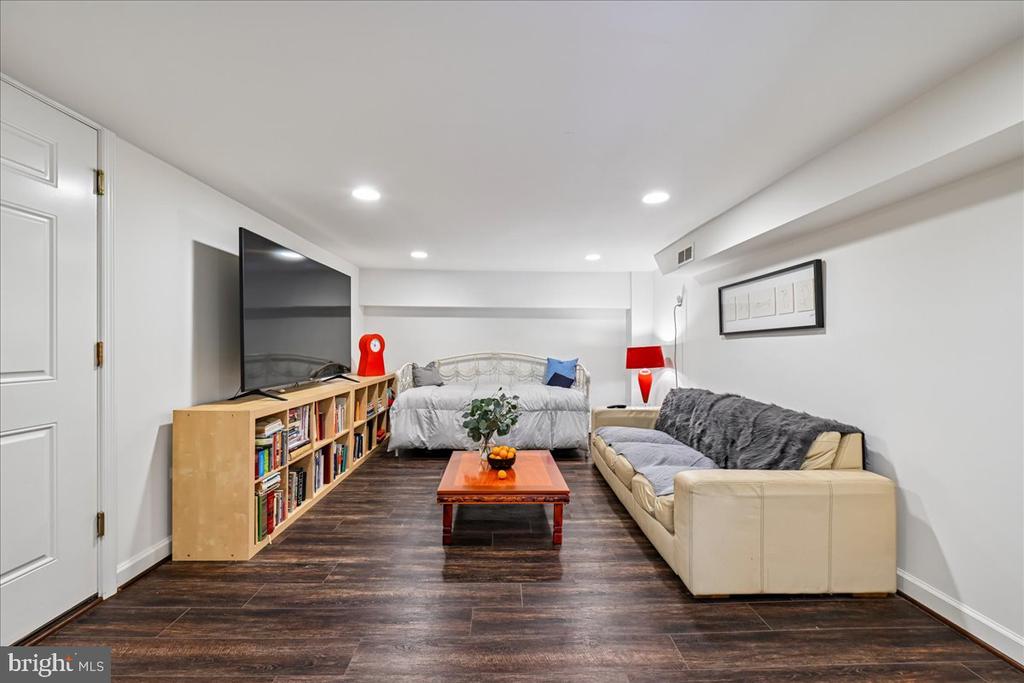 10211 BROOKMOOR DRIVE