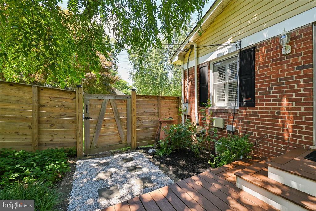 10211 BROOKMOOR DRIVE