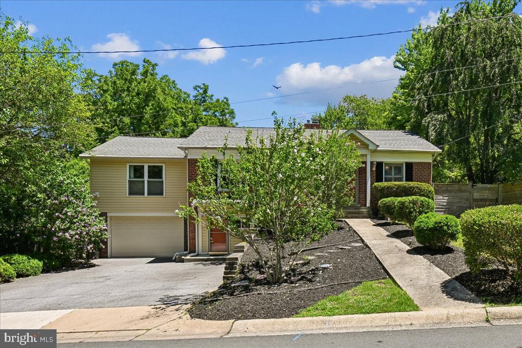10211 BROOKMOOR DRIVE