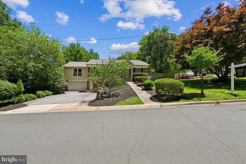 10211 BROOKMOOR DRIVE