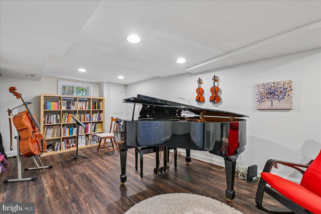 10211 BROOKMOOR DRIVE