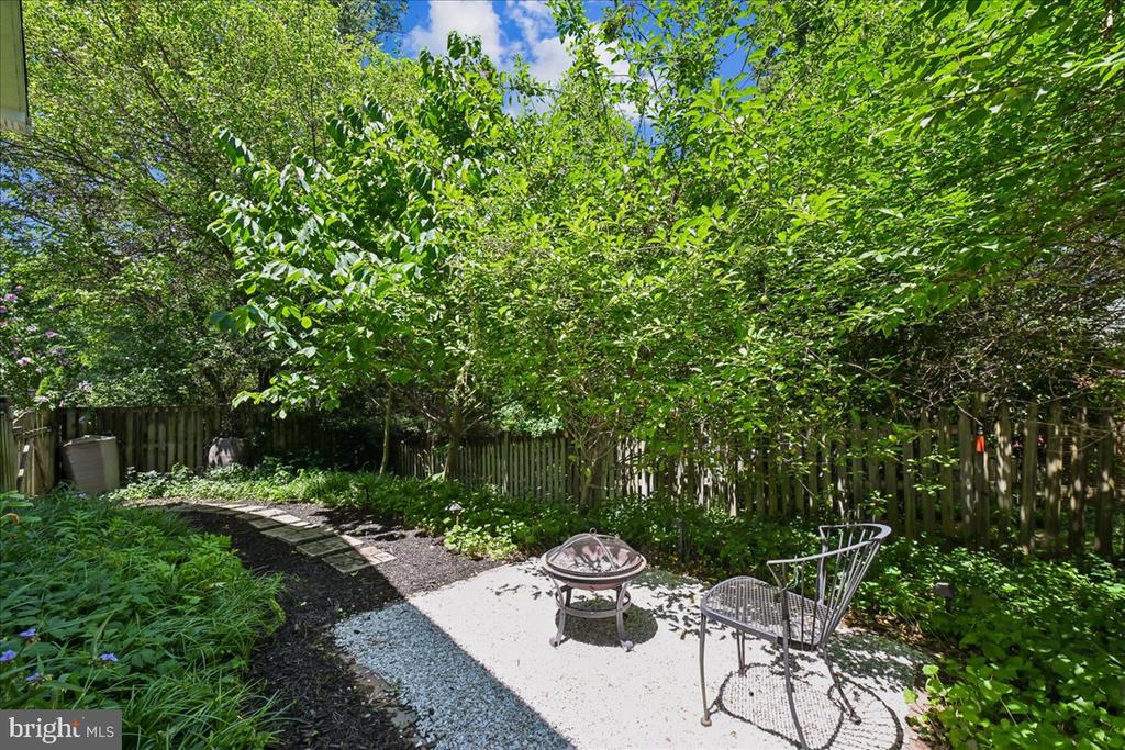 10211 BROOKMOOR DRIVE