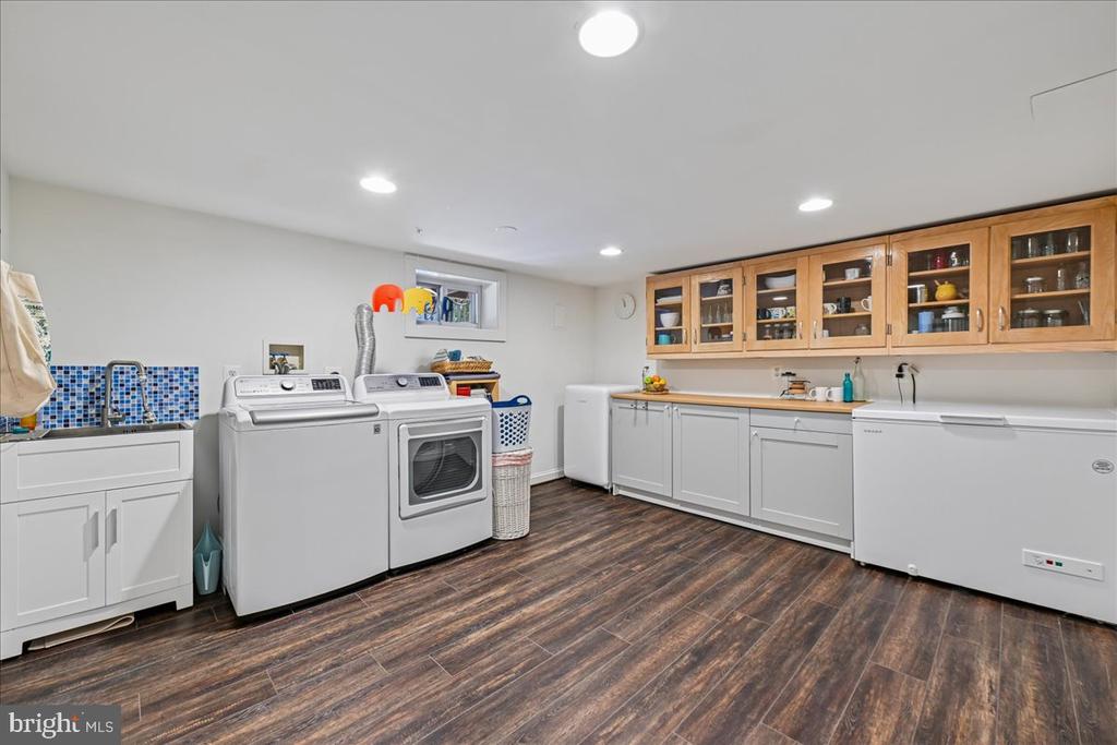 10211 BROOKMOOR DRIVE