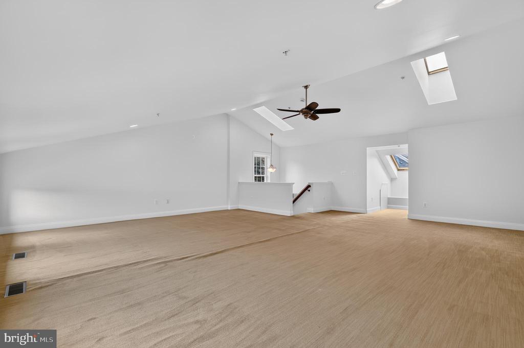 22172 FAIR GARDEN LANE