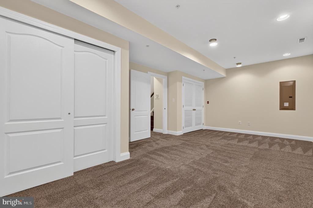 22172 FAIR GARDEN LANE