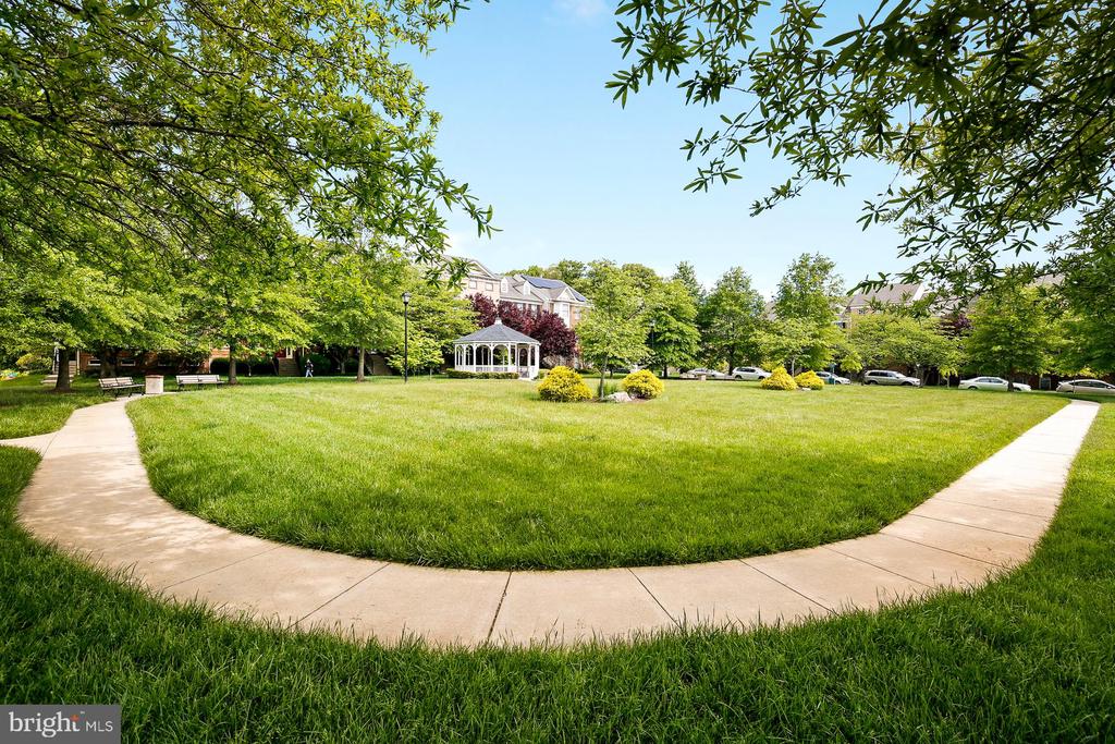 22172 FAIR GARDEN LANE