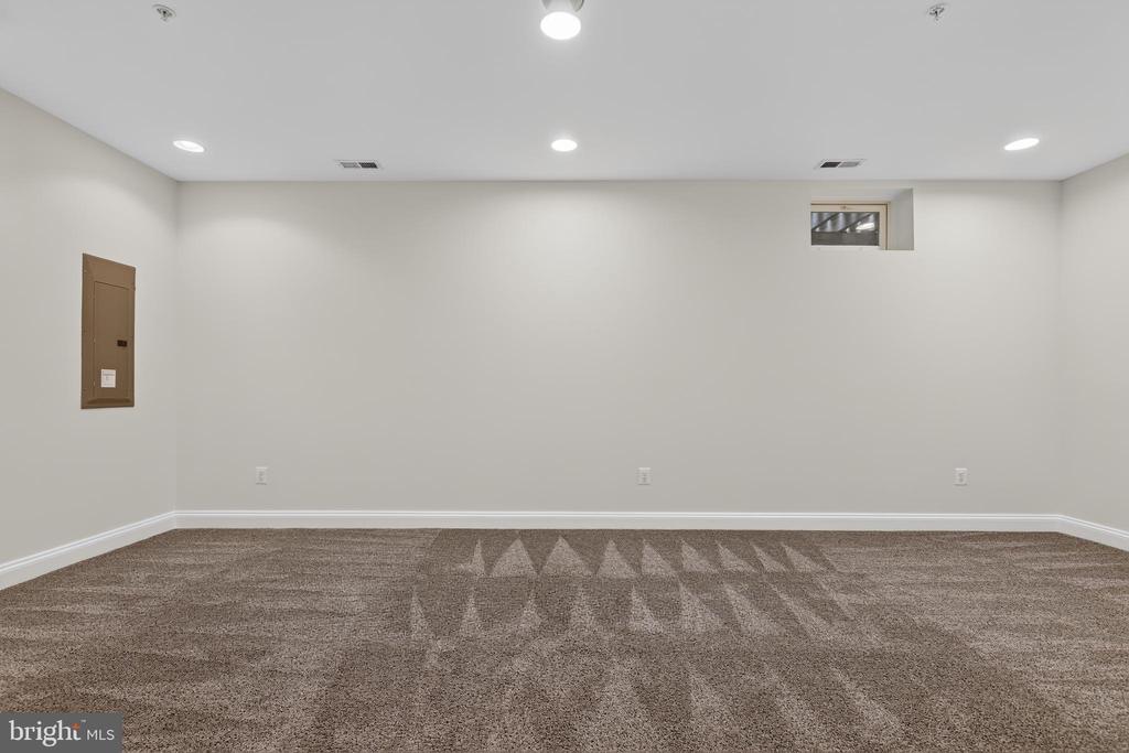 22172 FAIR GARDEN LANE