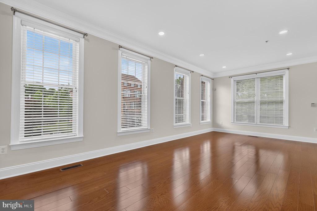 22172 FAIR GARDEN LANE