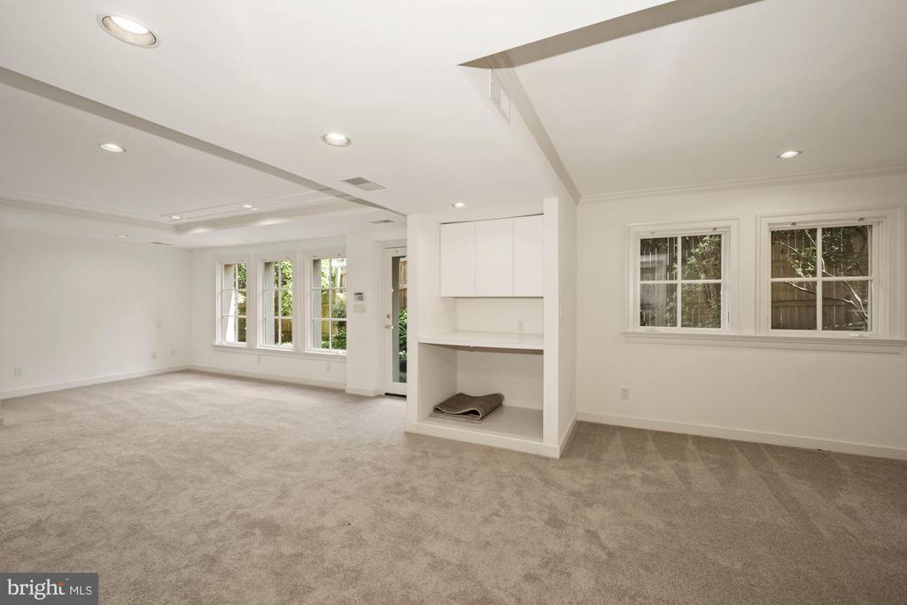 7711 BROOKVILLE ROAD