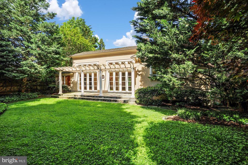 7711 BROOKVILLE ROAD