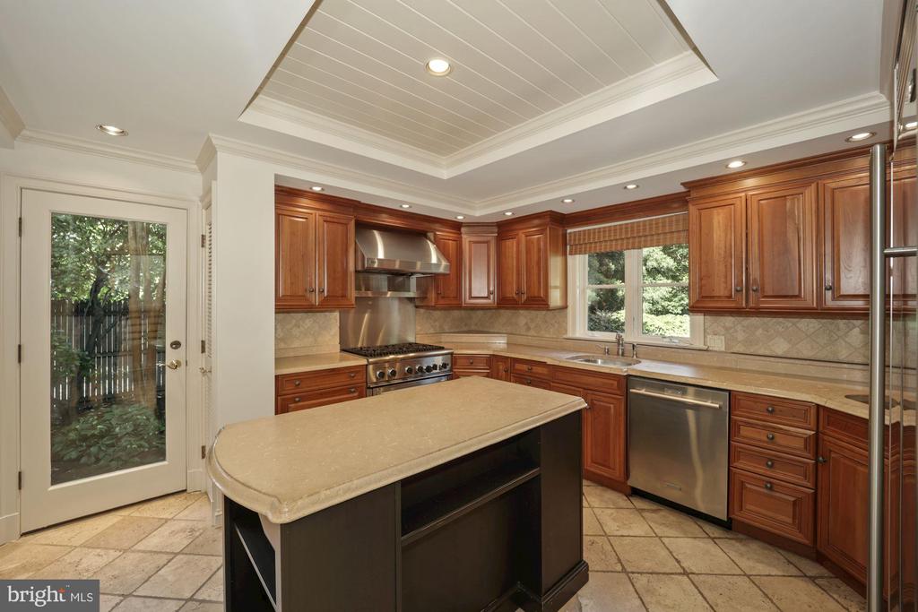 7711 BROOKVILLE ROAD