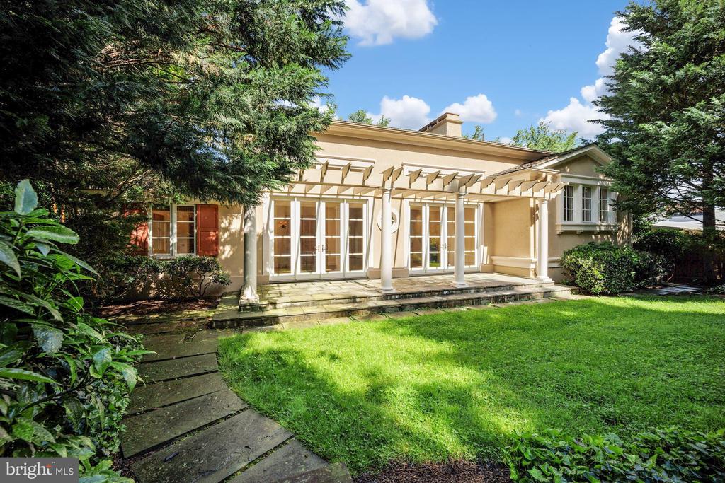 7711 BROOKVILLE ROAD