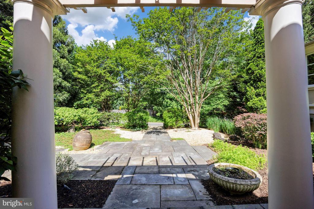 7711 BROOKVILLE ROAD