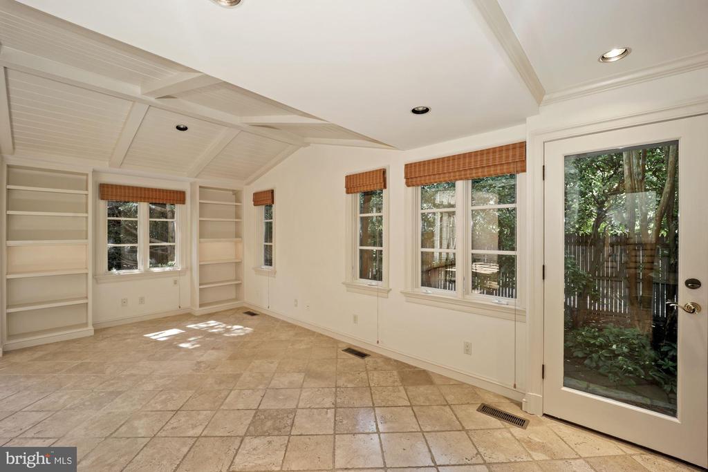 7711 BROOKVILLE ROAD