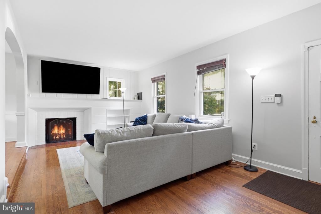 10211 SUTHERLAND ROAD