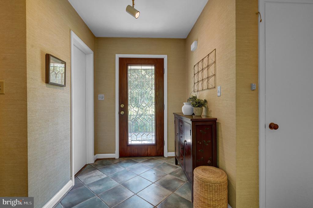 9233 FARNSWORTH DRIVE