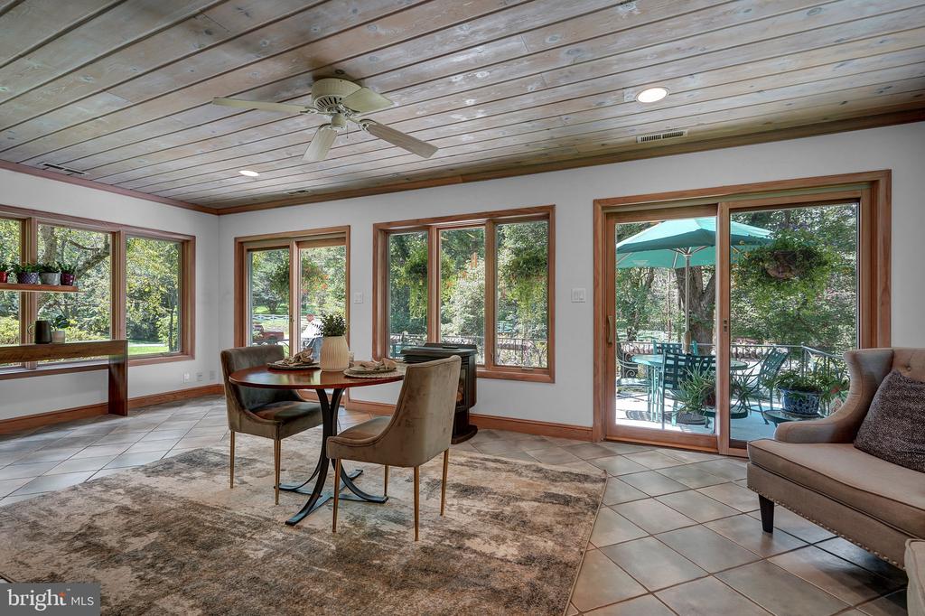 9233 FARNSWORTH DRIVE