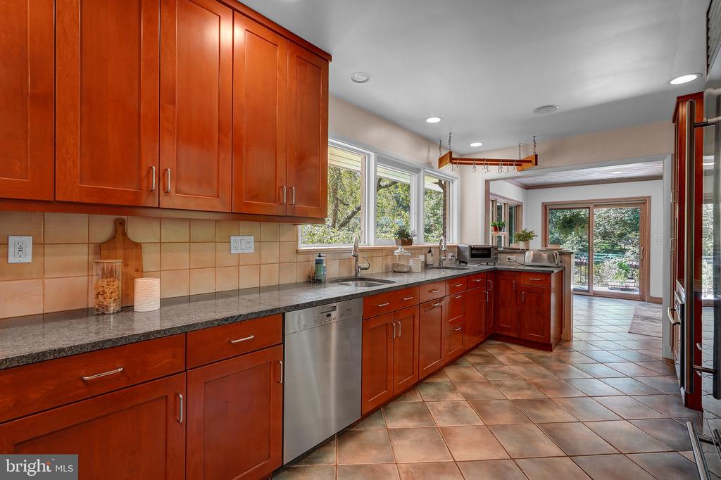 9233 FARNSWORTH DRIVE