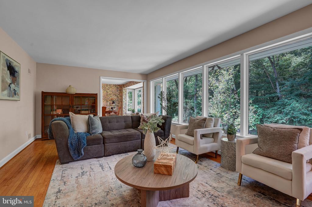 9233 FARNSWORTH DRIVE
