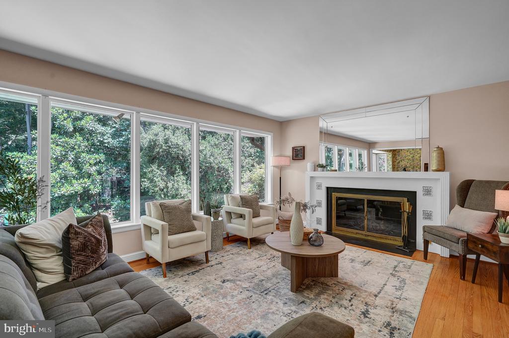 9233 FARNSWORTH DRIVE