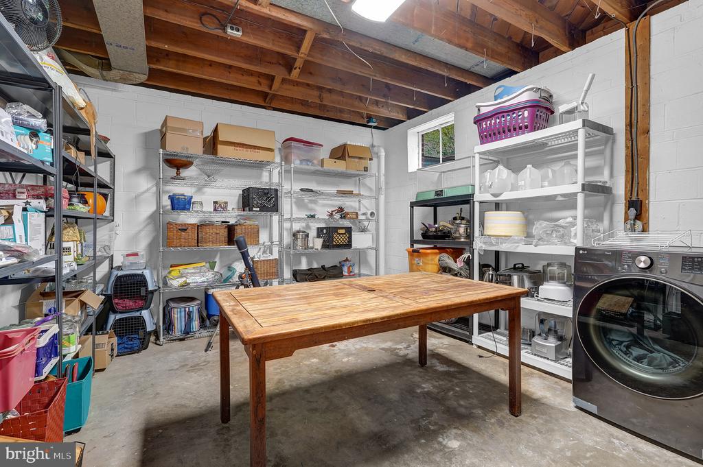 9233 FARNSWORTH DRIVE