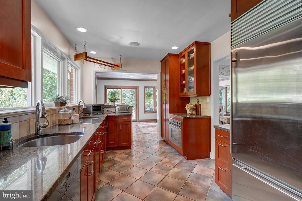 9233 FARNSWORTH DRIVE