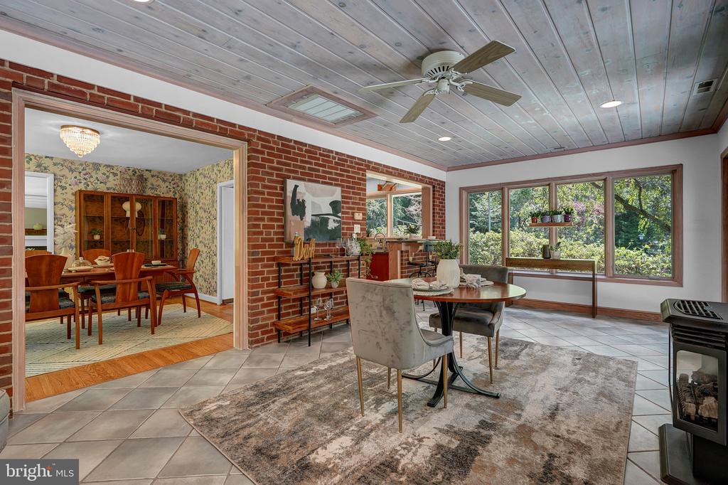 9233 FARNSWORTH DRIVE