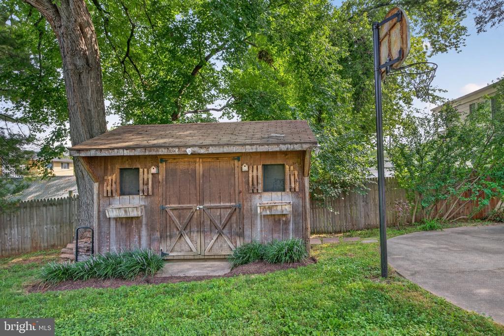 4 CEDAR AVENUE