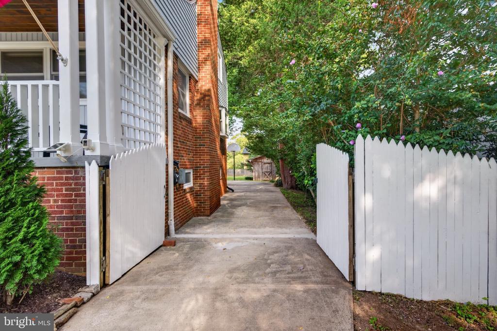 4 CEDAR AVENUE