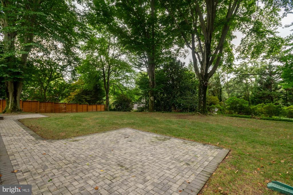 9616 W BEXHILL DRIVE