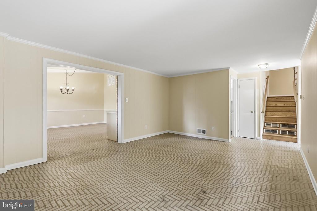 5823 OGDEN COURT