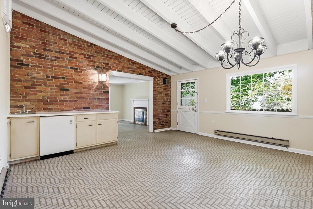 5823 OGDEN COURT