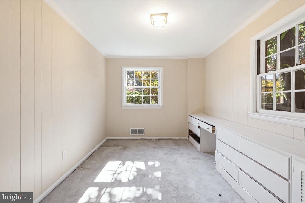 5823 OGDEN COURT