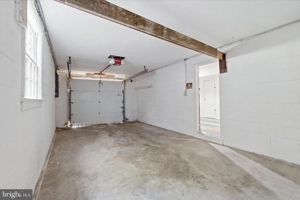 5823 OGDEN COURT