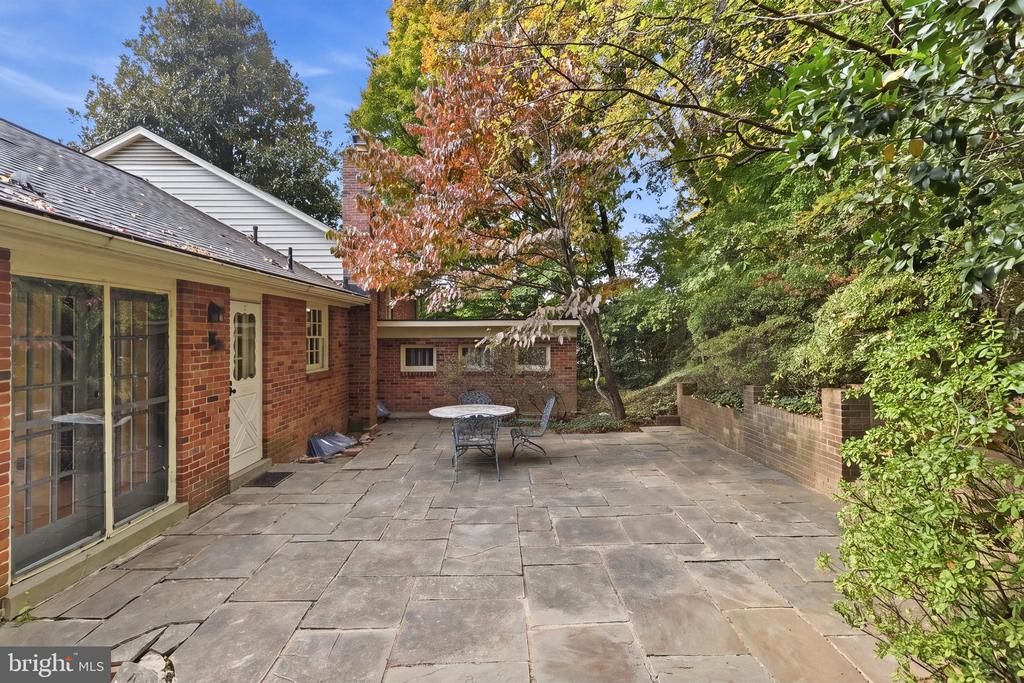 5823 OGDEN COURT