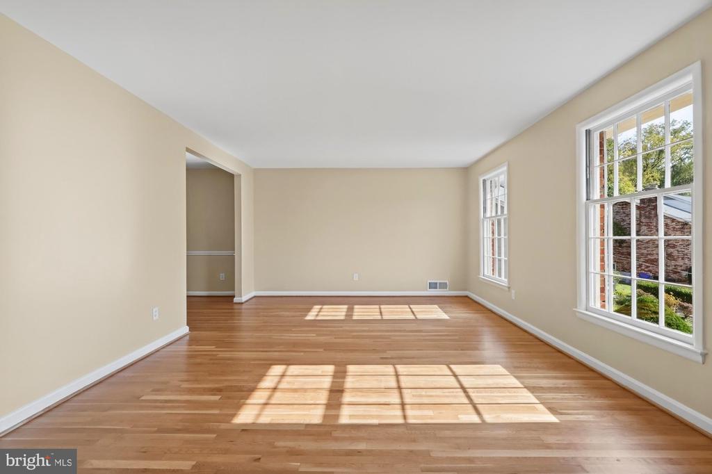 5823 OGDEN COURT