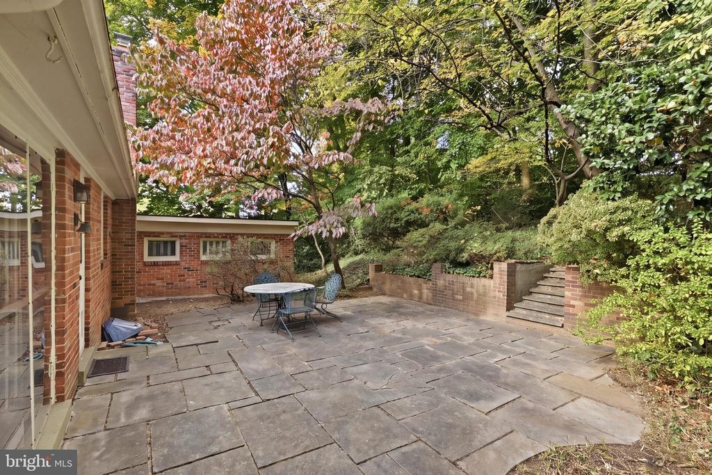 5823 OGDEN COURT