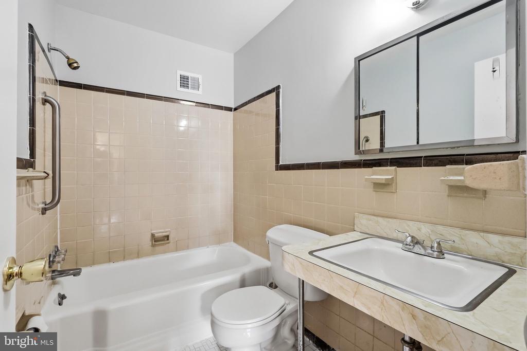 5823 OGDEN COURT