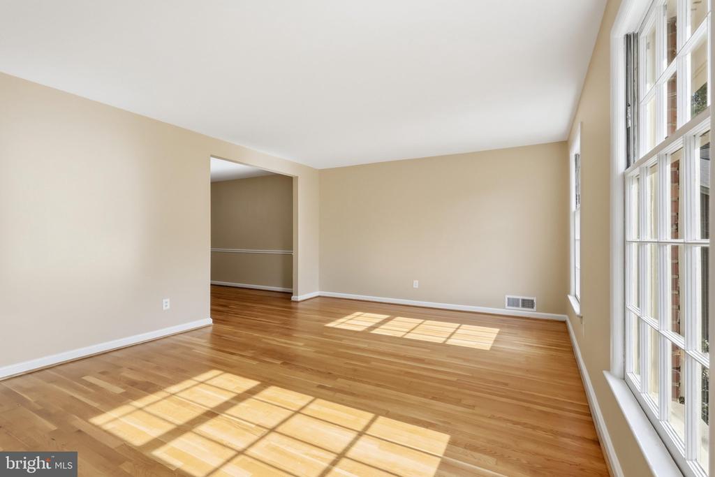 5823 OGDEN COURT