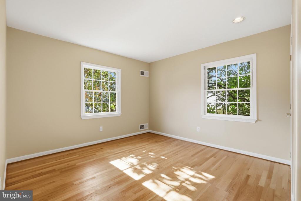 5823 OGDEN COURT