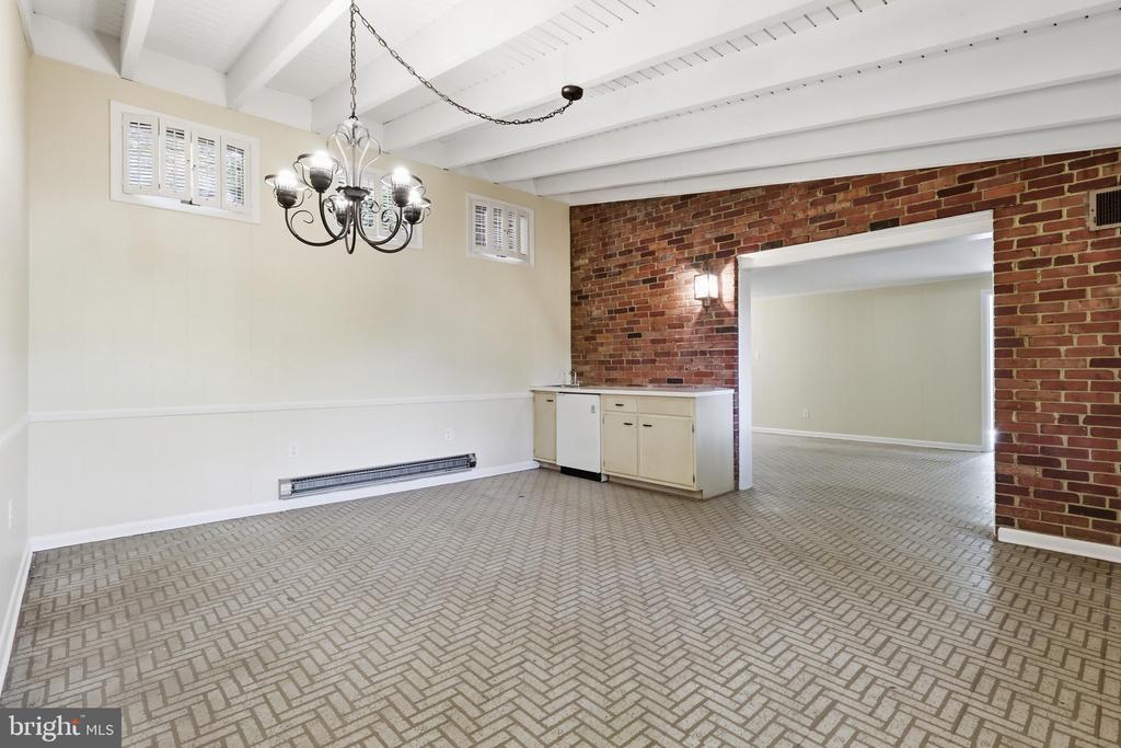 5823 OGDEN COURT